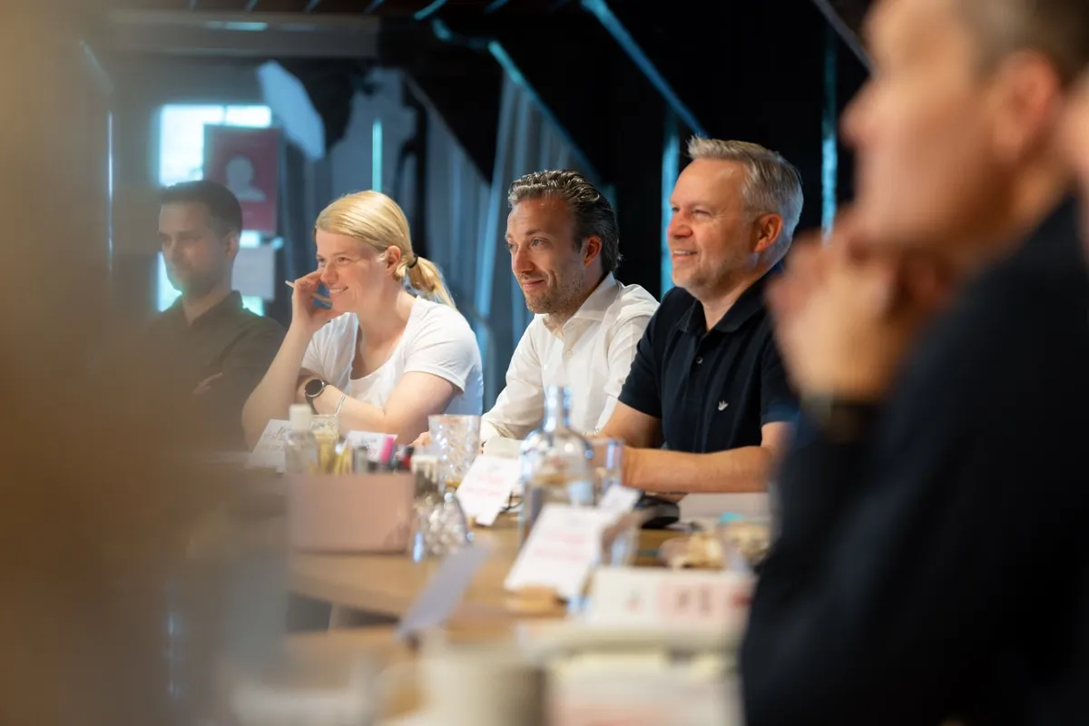 Team werkt tijdens een in-company Behavioural Design sessie aan een eigen vraagstuk
